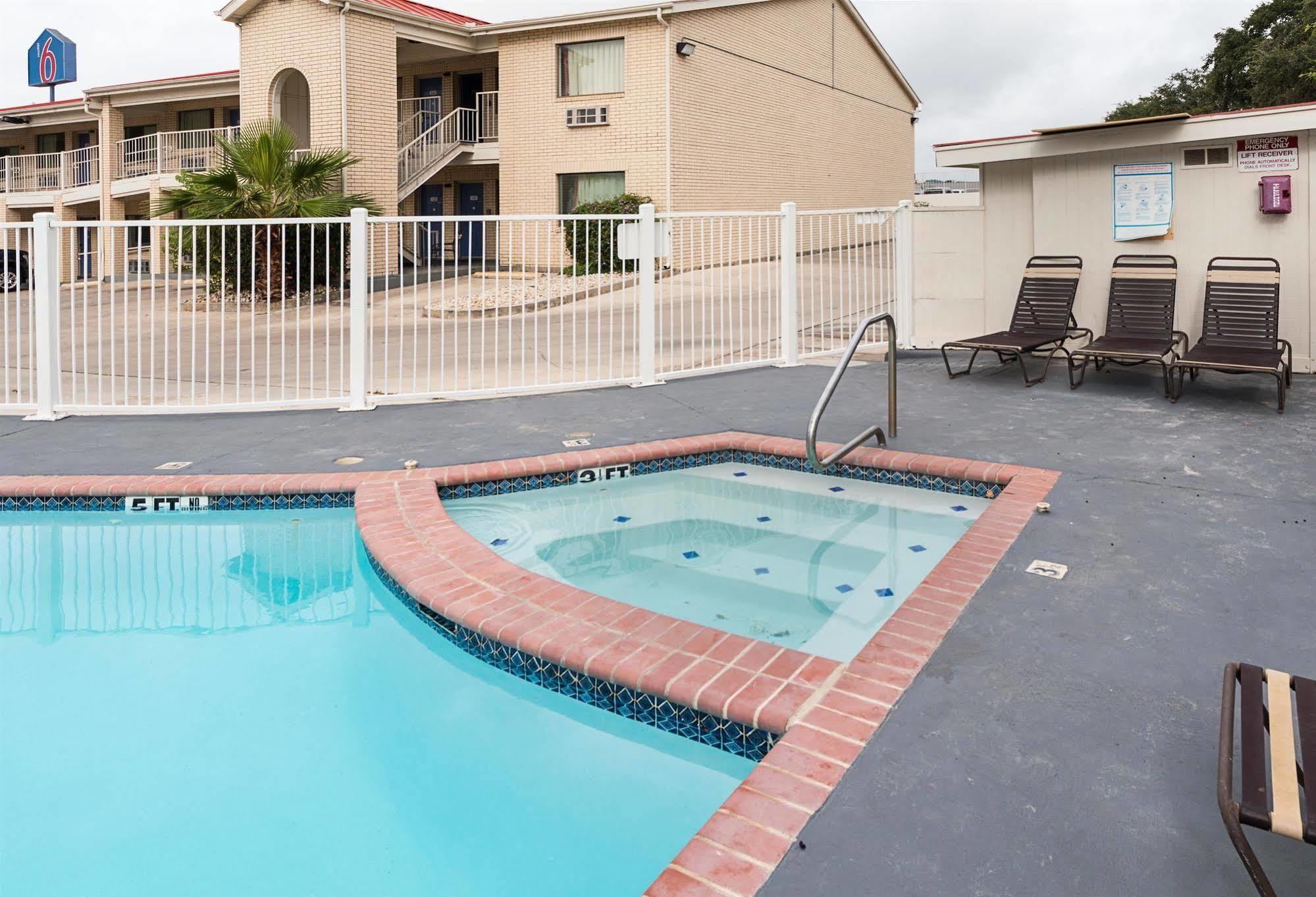 Motel 6-San Antonio, Tx - Fiesta Trails 외부 사진